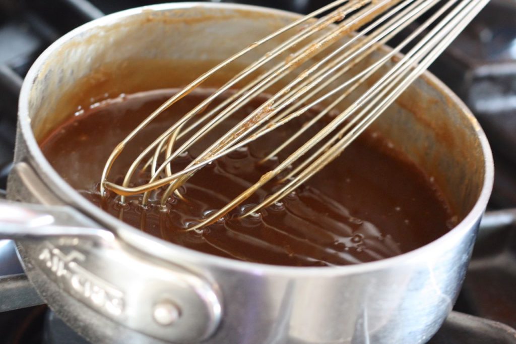 Caramel Glaze | www.friendshipbreadkitchen.com #amishfriendshipbread #friendshipbread #glaze #caramel