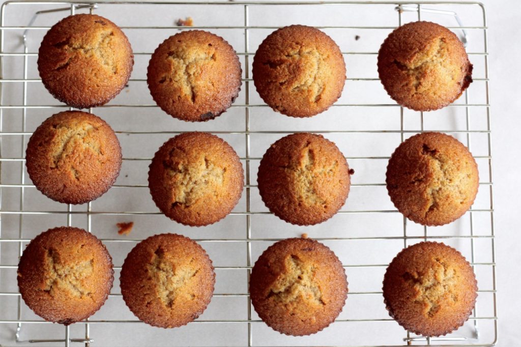 Persimmon Spice Amish Friendship Bread Cupcakes ♥ friendshipbreadkitchen.com