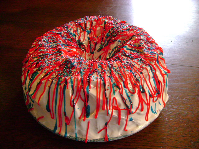 Amish Friendship Bread Fourth of July Bundt Cake by Denise Coard | friendhipbreadkitchen.com