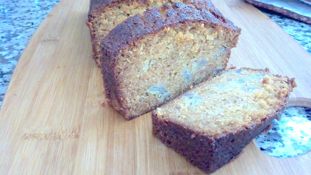 Banana Amish Friendship Bread by Gwen Campbell ♥ friendshipbreadkitchen.com