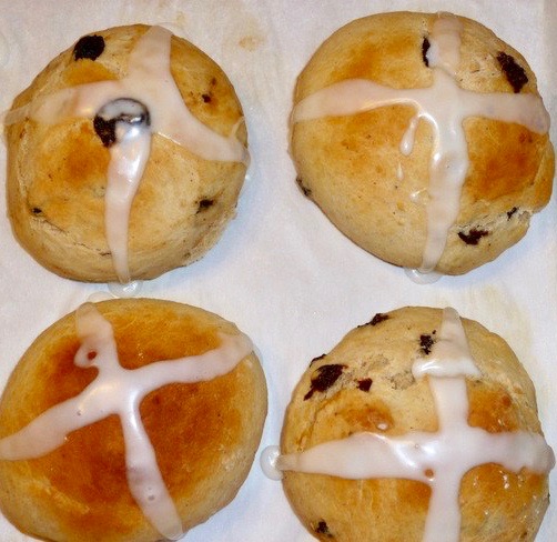 Amish Friendship Bread Hot Cross Buns by Lauren Cunningham | friendshipbreadkitchen.com