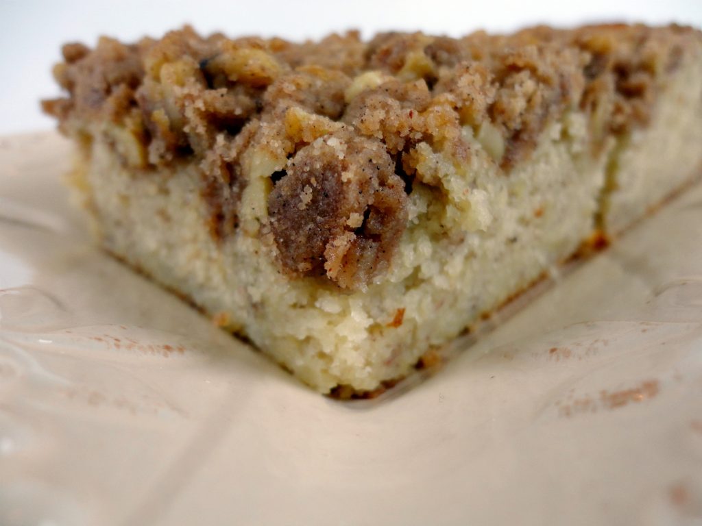 Amish Friendship Bread Banana Vanilla Chai Coffee Cake by Veronica Miller | friendshipbreadkitchen.com