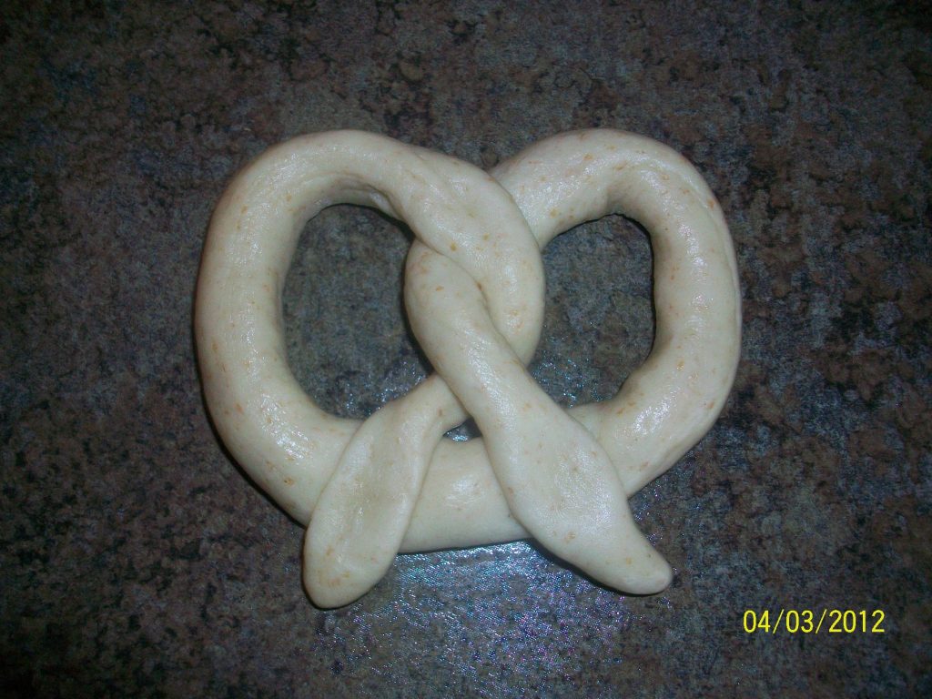 Amish Friendship Bread Soft Pretzel Recipe by Heidi Kleyn ♥ friendshipbreadkitchen.com