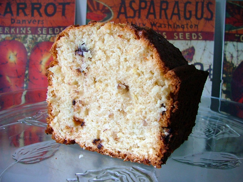 Banana Nut Amish Friendship Bread Cake by Abby Langston ♥ friendshipbreadkitchen.com