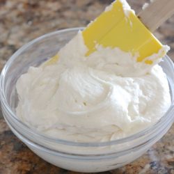 Easy Vanilla Frosting | Top any Amish Friendship Bread recipe. | www.friendshipbreadkitchen.com #amishfriendshipbread #friendshipbread #dessert
