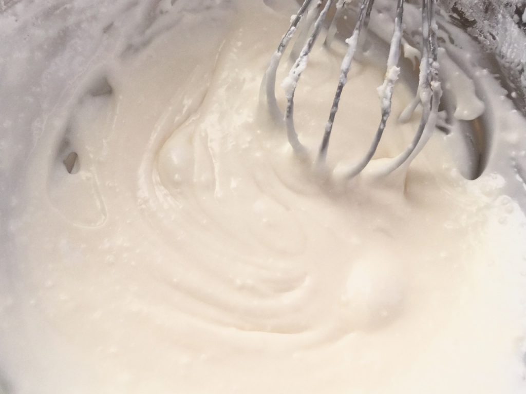 Vanilla Ginger Buttercream Frosting ♥ friendshipbreadkitchen.com