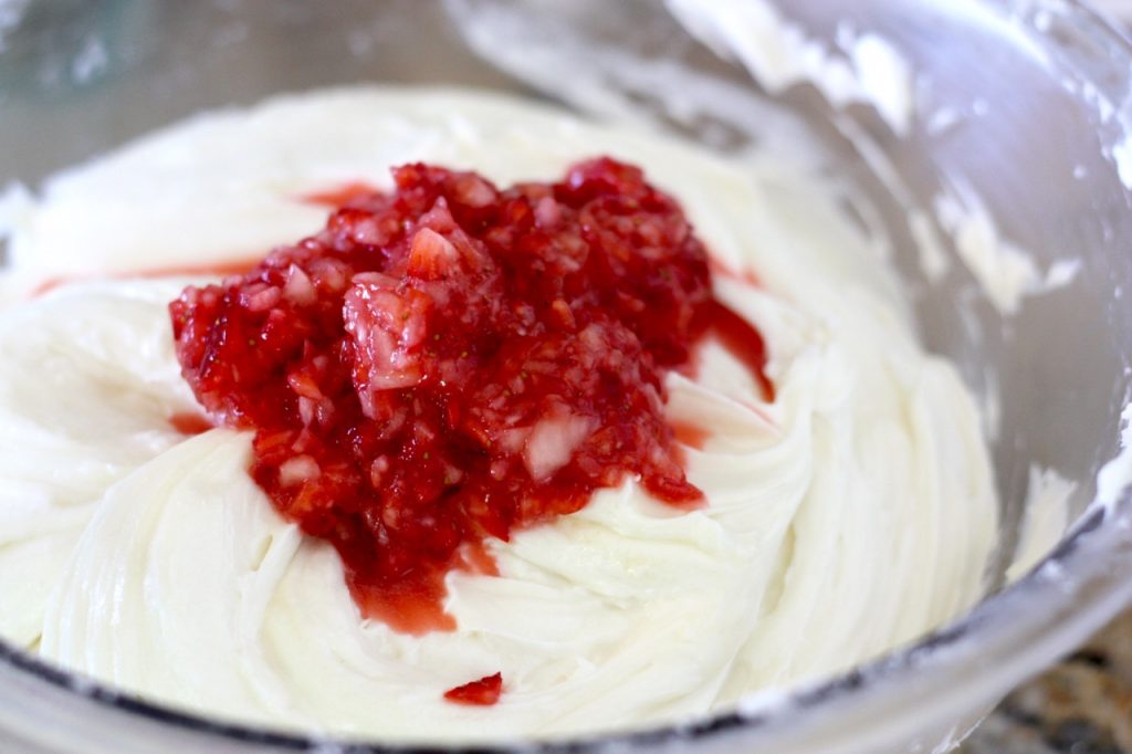 Strawberry Limeade Amish Friendship Bread Cake ♥ friendshipbreadkitchen.com