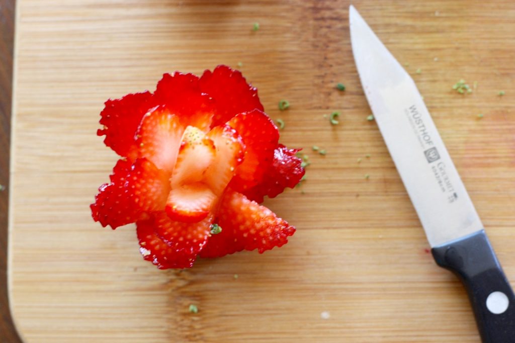 How to Make Strawberry Flowers for Strawberry Limeade Amish Friendship Bread Cake ♥ friendshipbreadkitchen.com