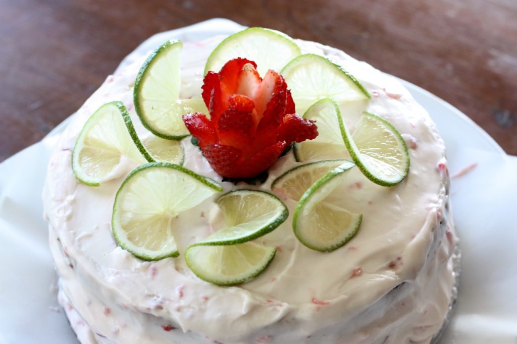 Strawberry Limeade Amish Friendship Bread Cake ♥ friendshipbreadkitchen.com