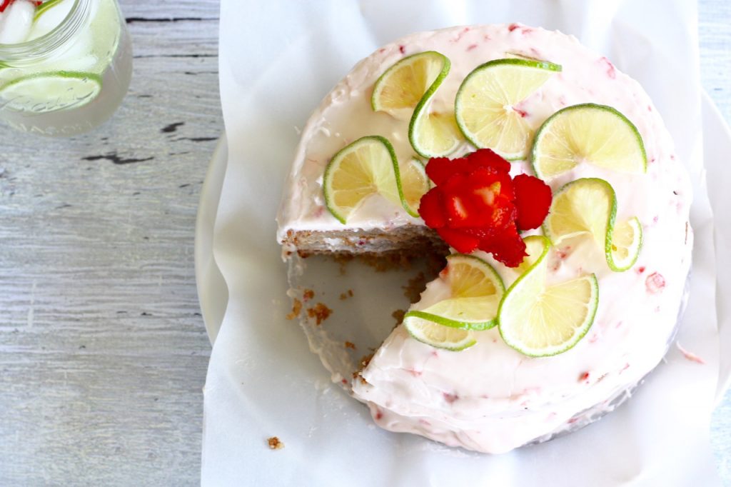 Strawberry Limeade Amish Friendship Bread Cake ♥ friendshipbreadkitchen.com