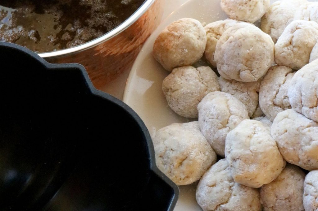 Amish Friendship Bread Monkey Bread dough balls | friendshipbreadkitchen.com