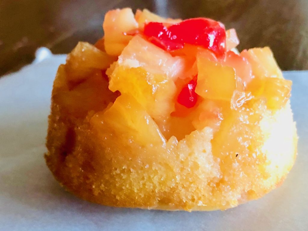 Mini Amish Friendship Bread Upside Down Pineapple Cakes | friendshipbreadkitchen.com