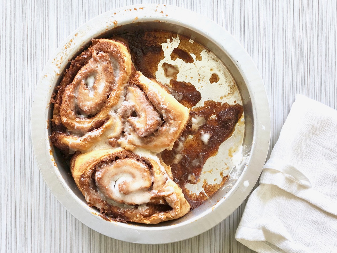 https://www.friendshipbreadkitchen.com/wp-content/uploads/2019/03/Amish-Friendship-Bread-Cinnamon-Rolls-7.jpg